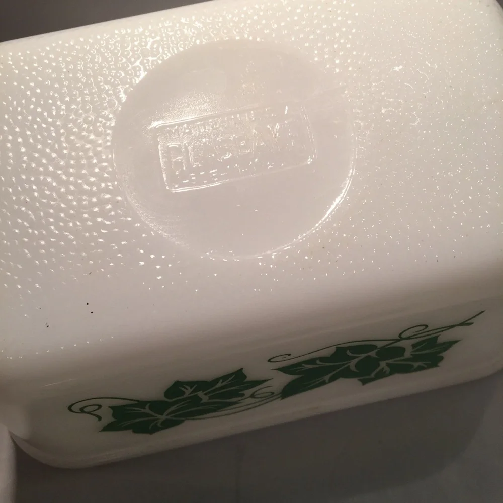 Set of 2 vintage glass loaf or casserole dishes‎